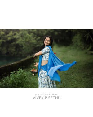 Ranjitha Menon Instagram - തിരിച്ചു കൊണ്ടുവരാൻ പറ്റാത്ത പഴമയൊന്നും ഉണ്ടെന്ന് തോന്നുന്നില്ല … costume & styling by @vivek.psethu 

@ranjitha.menon @manav_sadasivan._ @ramyal_m_rajan @makeup_by_sabana_ 

@aba_zeons 😘