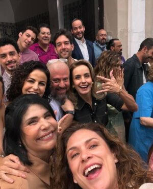 Raquel Garza Instagram - ¡No te pierdas el gran estreno de “El Precio de Amarte” ( @elpreciodeamartetv ) hoy a las 9:30 PM por Las Estrellas! 
@raquelgarzatv da vida a Perpetua Barrientos en esta emocionante novela.

La trama sigue a Diogo y Amelia, quienes disfrutan de un dulce romance juvenil hasta que Diogo es secuestrado. Años después, con Amelia en un matrimonio infeliz, su reencuentro reavivará viejas pasiones.
¡Prepárate para una historia llena de emociones ✨

#ElPrecioDeAmarte #Estreno #RaquelGarza #TalentoZuma #LasEstrellas