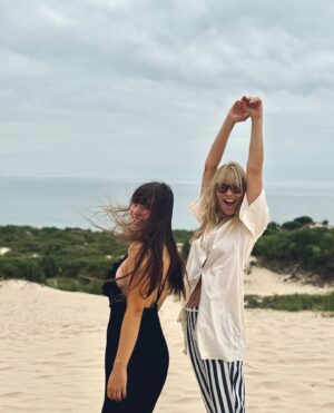 Raquel Meroño Instagram - Y con las dunas nos despedimos del veranos 2024 con ganas de volver a  Madrid a nuestra nueva casa ..
@dani_meroo @martina.merono