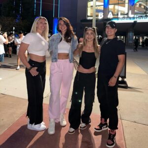 Raquel Pennington Instagram - Girls Night 🎶 USHER in concert 🖤 #HappyBdaySabrina #2000sERA