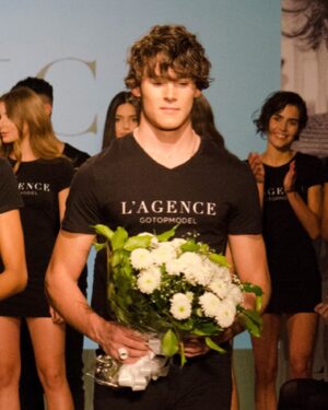 Raquel Sampaio Instagram - Hoje a apresentar a final do Go Top Model da @lagence_lisboa ❤️ Há 10 anos participei no concurso. Não ganhei na altura, mas ganhei muito desde então. Swipe para verem a baby Rach em 2014, e para verem o baby Gon em 2017. ✨✨✨