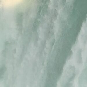 Raquel Sánchez Silva Instagram - Cataratas del Niagara. 
Dos horas desde Toronto.
Vuelo en helicóptero.
Tour en barco ( vídeo entrada del barco en historias) 
Entrada a la zona “behind the Falls”
Impresionantes 🤩🤩
A tope de turistas!! 
El pueblo no merece la pena. 
Solo cataratas y agua y cataratas y caudal y agua… 
Calor y humedad (lógico Agosto)
Maravilla natural.
No conocimos el lado americano.Aunque si queréis podéis cruzar el puente y tener un pie en USA y un pie en Canadá. 
Nosotros hemos vivido las canadienses desde todas sus perspectivas!! #inolvidable!! 
Seguimos 
#viajeenfamilia 
🇨🇦