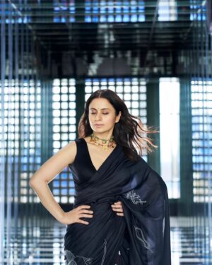 Rasika Dugal Instagram - 🖤♠️ 
#MirzapurS3Promotions #MirzapurS3

Saree: @injiri 
Jewellery: @shopziddi 
MUA: @mayura_makeup_hair 
Hairstyling: @vithikajaiswal 
Styling: @who_wore_what_when 
📸: @chandrahas_prabhu
📍: @fsmumbai 

This beautiful sari from #Injiri is a fascinating example of craftsmanship that beautifully combines two of my favourite Indian textile traditions: Chikankari from Lucknow and Bandhani from Gujarat. Chikankari is an intricate form of hand embroidery celebrated for the craftsmanship involved, often passed down through generations of artisans. Bandhani is a tie-dye technique which requires a high level of expertise to achieve uniformity in the patterns. To skill, precision and all things detailed! ❤️