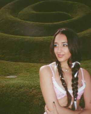Raveena Aurora Instagram - 🌀🌀MEET ME AT THE PORTAL 🌀🫨🫨 photos by @tanmay.chowdhary :)