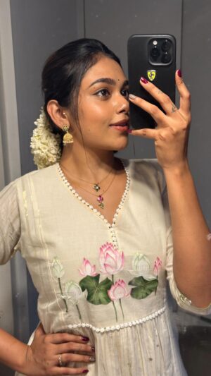 Rebecca Santhosh Instagram - Urakkam varathe irikkan ulla vazhikkal 101 🤓