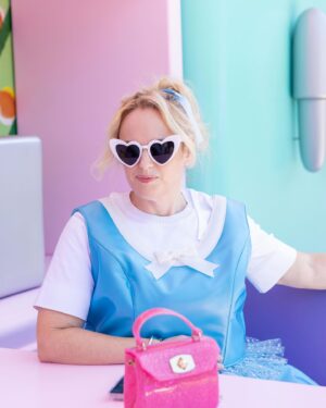 Rebel Wilson Instagram - So yesterday I took the family to Boston for an epic @airbnb Icon experience! The team has recreated EXACTLY the classic Polly Pocket compact and it was the cutest thing imaginable! Thanks @airbnb for gifting us this incredible trip and to @bchesky for treating us! I feel so lucky us girls got to do this! 🩷