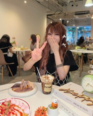 Reina Tanaka Instagram - .
もぐもぐれーな𓌉◯𓇋 ‎

みんなの都内のおすすめのカフェ教えてください♡
※なるべく席と席の間隔が空いてる所がいいです😏
・‥…━━━☞・‥…━━━☞
#カフェ好き #女子会 #スイーツ 
#グダグダ内容のない話をするのが楽しいんです