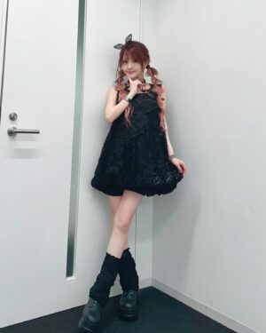 Reina Tanaka Instagram - .
このトップスの丈感とフワッと感が好きで
色違いで持ってます♡♡♡
もっといろんな色出てほしー😆💓
・‥…━━━☞・‥…━━━☞
#れーなこーで
#labelleEtude #musubore 
#ブラックコーデ