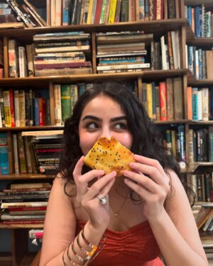 Renaye Tejani Instagram - Had the yummiest meal at @cafemommyjoon , and I’m still craving every bite 😋✨ 
Here’s what I devoured:

- Cheesy Lamb Koobideh Bite 🧀
- Chicken Stuffed Barbari 🍗
- Hummus & Pita 🥙
- Pallonji Raspberry 🍒
- Lemonade 🍋
- Tahcheen E Gusht 🍛
-Cocoa Walnut Baklava 🍫
-Fereni 🍚

Thank you so much for inviting me @cafemommyjoon 
What would you like to try ? 
Let me know below!