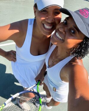 Renée Elise Goldsberry Instagram - Summer’s👏🏾Not👏🏾Over👏🏾 There’s 3 weekends left! Make more ☀️ memories this weekend! 🍉🌊💛 Here are a few moments from mine that didn’t make the grid… until now! 
#SummersNotOver #PhotoDump #GratefulVibes #summerfridays