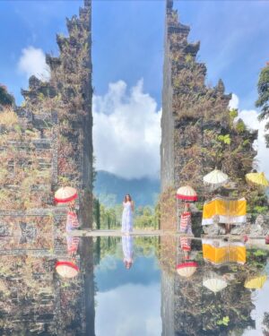 Renjini Kunju Instagram - Mandatory stop at Handra Gate! This stunning backdrop showcases the incredible talent of Bali’s photographers. Every angle tells a story. 📸✨ #HandraGate #BaliPhotography #IncredibleViews”