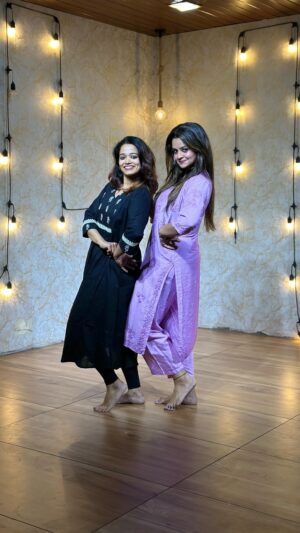 Renjini Kunju Instagram - Back at what I love doing with my dancing bae
 @renjinikunju 💃🏼✨

Join the ‘minikki’ bandwagon with us, Gals! And don’t forget to tag us when you post 🥳

VC and special appearance @abishek_udayakumar_ 😂

#instadaily #instagood #dance #shilpabala #renjinikunju #minimku #thangalaan #dancechallenge