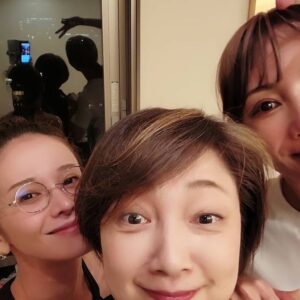 Reon Yuzuki Instagram - .
先日
とよこさんの
お家で
9月のお誕生日の方
合同誕生日会🙂🩷
えまおゆうさんと
うめちゃんと
お子ちゃまお二人🩷
.
たこ焼きも作ったり
みんなで
餃子を包んで食べたり
本格的なシェフの方が
いらっしゃり
美味しいお料理も
頂いたり🙂
みんなで集まって
いろんなお話して
ほんっとに
楽しく
幸せな時間でした🙂🩷

.
今度皆んなで
ダンスレッスン受けに行くことに🙂🙂
楽しそう🙋🙋

.
絆に感謝🩷🩷🩷

.
#えまおゆう　さん
#涼紫央　さん
#紺野まひる　さん
#陽月華　ちゃん
#柚希礼音