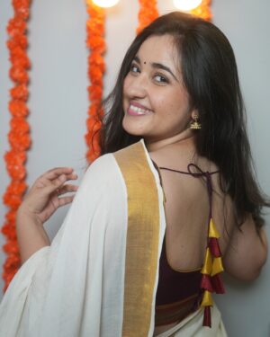 Revathi Pillai Instagram - onam ashamsakal🌻