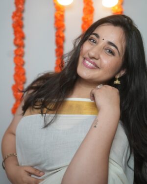 Revathi Pillai Instagram - onam ashamsakal🌻