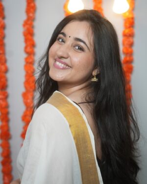 Revathi Pillai Instagram - onam ashamsakal🌻