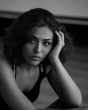 Reyhaneh Parsa Instagram - August 2024
Memories 
✨
📸 @behzadsatvaat 
💄 @makeupnme__