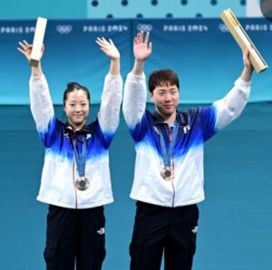 Rho Hee-young Instagram - #parisolympics2024 
12년 16년만에 #올림픽탁구동메달… 것도 
#탁구혼합복식 신유빈 @shin_yubin_ 
#임종훈 @lim_jonghoon0121 
여자단체전 동메달 2개 👍👍👍👍👏👏👏👏👏❤️❤️❤️🇫🇷🇫🇷🇫🇷🇫🇷
#신유빈 #전지희 #이은혜 
그멋진 영광의 순간도 중국팀에 아쉽게 승리를 내어주는 순간도 같이한 우리 #대한민국탁구국가대표 선수들 또 탁구영웅선배님들  #유승민ioc위원님 @seungminryu_oly 김택수단장님 @kimtaeksoo0509 #오광헌감독님 #주세혁감독님 
너무들 가족같고 서로아끼는 #대한민국탁구협회식구들 저희 #식음연구소 #maox삼거리푸줏간 회식 감사했습니다👍👍👍❤️❤️❤️❤️❤️👍👍👍🙏🙏🙏👏👏👏👏👏👏😭다음 #laolympics2028 기대하고 더더더  응원하겠습니다..!!!!
#MAOX삼거리푸줏간PARIS @mao.corp