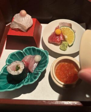 Rho Hee-young Instagram - 하루 동경 있다가 기차로  겨우 한시간 왔는데 이 산들바람 모지 ㅎ
#hoshinoyakaruizawa @hoshinoya.official 
호시노 기업의 첫번째 리조트 
#호시노야가루이자와  생태계살린디자인…
❤️❤️❤️❤️👍👍👍👍👍👍
그동안 얼마나 더웠는지….이정도 바람이 이렇게 고마울수가….
❤️👍👍❤️👍👍👍👍👍
오랜만에 느끼는 이 쾌적함
걷고 또 걷고..!!!!
#stonechurch 오늘 웨딩세레모니로 외부에서만…ㅠㅠ
낼 다시 ㅎ 행복한 에코빌리지 #karuizawa