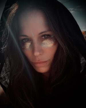 Rhona Mitra Instagram - Found my wings in a field full of fairies 🪽

‘You were born with wings.
You are not meant for crawling, so don’t.
You have wings.

Learn to use them and fly.’

~Rumi
