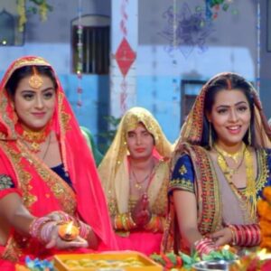 Richa Dixit Instagram - गमकत रहे पिया के प्यार @richa_dxt @yaminisingh_official #achalrahemoresuhag #reels #teejspecial