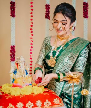 Ridhima Pandit Instagram - Vighnaharta has arrived time to rejoice and seek his blessings ✨🥹🙏💗 Ganpati Bappa Moryaaaaaaaaa ✨✨✨
.
.
.
.
.
Makeup Artist & stylist : @youbyaboli
📸 : @akashbhingare13
Hair : @devendra.pushpa
Jewellery : @jizajewellerystudio
Saree : @jarierabanaras 
Pr : @sonyashaikh 
Location : @contraststudiosmumbai
Shoot managed by @youbyaboli
Assisted by @vaishnavidmakeover
.
.
.
.
.
 #ganeshchaturthi #2024 #festive #maharashtra #ganpatibappamorya #ridhimapandit