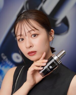 Riko Instagram - 新宿伊勢丹1F POP UPスペースにて開催中の「ランコム ジェニフィック アルティメ セラムPOPUPイベント」にお邪魔しました☺︎！
ランコムのアイコン美容液のジェニフィックが5年ぶりにリニューアルされ、「回復力」に着目した美容液に。
肌馴染みも良くて、紫外線や乾燥にも気をつけたいのでこれからの季節嬉しいアイテムです。🪻
イベントは9/17までなので皆様も是非🌱

#PR
#ランコム
#ジェニフィックアルティメセラム
#ジェニフィック
#lancomeskincare