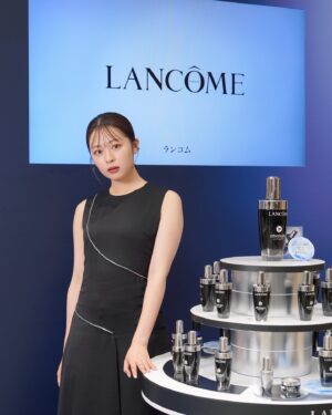 Riko Instagram - 新宿伊勢丹1F POP UPスペースにて開催中の「ランコム ジェニフィック アルティメ セラムPOPUPイベント」にお邪魔しました☺︎！
ランコムのアイコン美容液のジェニフィックが5年ぶりにリニューアルされ、「回復力」に着目した美容液に。
肌馴染みも良くて、紫外線や乾燥にも気をつけたいのでこれからの季節嬉しいアイテムです。🪻
イベントは9/17までなので皆様も是非🌱

#PR
#ランコム
#ジェニフィックアルティメセラム
#ジェニフィック
#lancomeskincare