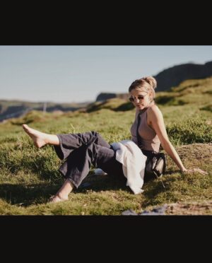 Riley Voelkel Instagram - 🌾🌾🌾 @revolve @vehlaeyewear

Is it too early for pumpkin lattes and Fall candles? #basic 

📷-@mike.c.robertson