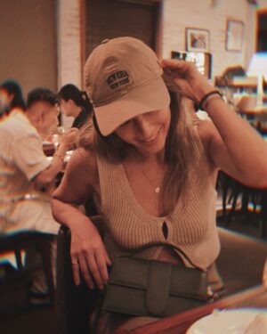 Rima Zeidan Instagram - 夜。Nightlife 
it’s been awhile…exhausting😂

#拍個戲回來酒量變超好
#茅台喝太多
#夜生活太累