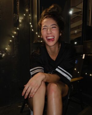 Rima Zeidan Instagram - 夜。Nightlife 
it’s been awhile…exhausting😂

#拍個戲回來酒量變超好
#茅台喝太多
#夜生活太累