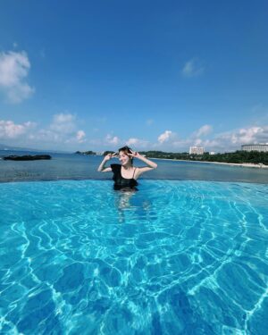 Rio Uchida Instagram - ハレクラニのプールで映えまくった思い出🐬💓
　
沖縄投稿しつこくてごめん🙇‍♂️
楽しくて写真めっちゃ撮ったので
おしばらく付き合いください(笑)

#りおりなの旅