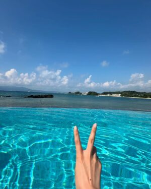 Rio Uchida Instagram - ハレクラニのプールで映えまくった思い出🐬💓
　
沖縄投稿しつこくてごめん🙇‍♂️
楽しくて写真めっちゃ撮ったので
おしばらく付き合いください(笑)

#りおりなの旅