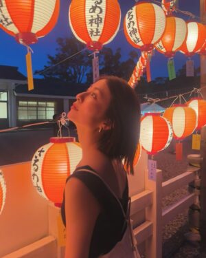 Riria Kojima Instagram - 🏮🌙

良き夜でした。

初日からやさしい交流に
巡り逢えて

私たちはいつもよりさらに
にこにこ祭りでした。

#猿田彦神社
#佐瑠女神社 
#宵祭
#礼祭

２日共に参列させていただけて
とても嬉しかったです。

帰ってきてからは
カメラフォルダを見返して
にやにやしてしまう、、、

愉快な動画もお裾分け。
ぱわー❤️‍🔥

#伊勢
#りりあい

@ai_moritaka_official 🤝🏻
愛ちゃありがとうね。
