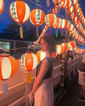Riria Kojima Instagram - 🏮🌙

良き夜でした。

初日からやさしい交流に
巡り逢えて

私たちはいつもよりさらに
にこにこ祭りでした。

#猿田彦神社
#佐瑠女神社 
#宵祭
#礼祭

２日共に参列させていただけて
とても嬉しかったです。

帰ってきてからは
カメラフォルダを見返して
にやにやしてしまう、、、

愉快な動画もお裾分け。
ぱわー❤️‍🔥

#伊勢
#りりあい

@ai_moritaka_official 🤝🏻
愛ちゃありがとうね。