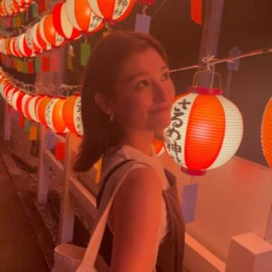 Riria Kojima Instagram - 🏮🌙

良き夜でした。

初日からやさしい交流に
巡り逢えて

私たちはいつもよりさらに
にこにこ祭りでした。

#猿田彦神社
#佐瑠女神社 
#宵祭
#礼祭

２日共に参列させていただけて
とても嬉しかったです。

帰ってきてからは
カメラフォルダを見返して
にやにやしてしまう、、、

愉快な動画もお裾分け。
ぱわー❤️‍🔥

#伊勢
#りりあい

@ai_moritaka_official 🤝🏻
愛ちゃありがとうね。