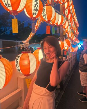 Riria Kojima Instagram - 🏮🌙

良き夜でした。

初日からやさしい交流に
巡り逢えて

私たちはいつもよりさらに
にこにこ祭りでした。

#猿田彦神社
#佐瑠女神社 
#宵祭
#礼祭

２日共に参列させていただけて
とても嬉しかったです。

帰ってきてからは
カメラフォルダを見返して
にやにやしてしまう、、、

愉快な動画もお裾分け。
ぱわー❤️‍🔥

#伊勢
#りりあい

@ai_moritaka_official 🤝🏻
愛ちゃありがとうね。