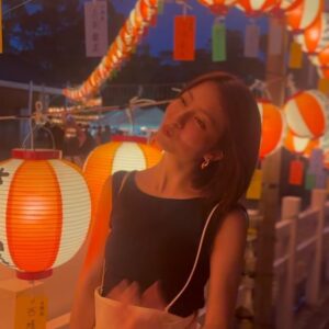 Riria Kojima Instagram - 🏮🌙

良き夜でした。

初日からやさしい交流に
巡り逢えて

私たちはいつもよりさらに
にこにこ祭りでした。

#猿田彦神社
#佐瑠女神社 
#宵祭
#礼祭

２日共に参列させていただけて
とても嬉しかったです。

帰ってきてからは
カメラフォルダを見返して
にやにやしてしまう、、、

愉快な動画もお裾分け。
ぱわー❤️‍🔥

#伊勢
#りりあい

@ai_moritaka_official 🤝🏻
愛ちゃありがとうね。