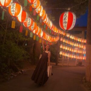 Riria Kojima Instagram - 🏮🌙

良き夜でした。

初日からやさしい交流に
巡り逢えて

私たちはいつもよりさらに
にこにこ祭りでした。

#猿田彦神社
#佐瑠女神社 
#宵祭
#礼祭

２日共に参列させていただけて
とても嬉しかったです。

帰ってきてからは
カメラフォルダを見返して
にやにやしてしまう、、、

愉快な動画もお裾分け。
ぱわー❤️‍🔥

#伊勢
#りりあい

@ai_moritaka_official 🤝🏻
愛ちゃありがとうね。