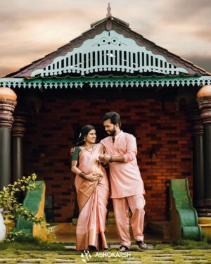 Rithika Tamil Selvi Instagram - தாய்மையின் முதல் அத்யாயத்தில் ✨

@vinun43

PC @ashokarsh & team 
MUA @profile_makeover & @chella_hair_makeup 
Hairstylist @mani_stylist_ 
Blouse & kurta set @vika.label 
Saree #mywardrobe 

#rithikatamilselvi #tamil_rithika #maternity #maternityphotoshoot #maternitypics #waitingforlittleone #maternityshoot #tamilrithika