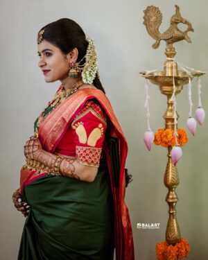 Rithika Tamil Selvi Instagram - 🤰🥰
@vinun43 
Pc @balaartphotography 
Mua @profile_makeover 
Hairstylist @mani_stylist_ 
Mehendi @aravinth_mehendi_makeup 
Saree #mywardrobe 
Blouse @vika.label 
Jewellery @new_ideas_fashions 
Vinu’s makeover @chella_hair_makeup 
Vinu’s outfit @sreekamakshisilk 
Flowers @blossom_bridal_flowers 
Nails @profile_makeover_beauty 
Plate decors @all_in_one_dream_place