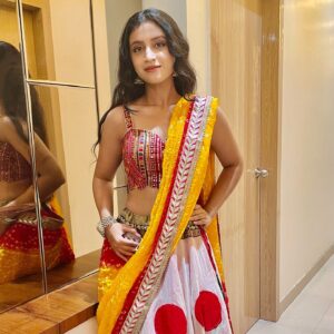 Ritika Shrotri Instagram - A splash of colours ♥️
Wearing @fragrance_designs

#festive #colourful #traditional