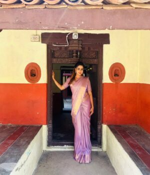 Riya Vishwanathan Instagram - 💟
.
.
.
#saree #sareelove #sareecollection 
#traditional #attire #indianwear 
#riyavishwanathan