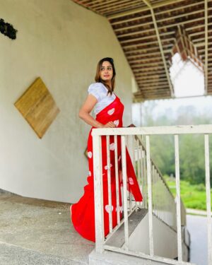 Riya Vishwanathan Instagram - One last time ❤️ 
.
.
.
#post #portrait #picture 
#picoftheday #naturelovers 
#vacation #grennery #raindrops 
#riyavishwanathan