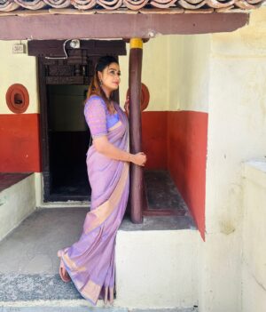 Riya Vishwanathan Instagram - 💟
.
.
.
#saree #sareelove #sareecollection 
#traditional #attire #indianwear 
#riyavishwanathan