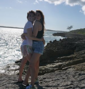 Robyn Lively Instagram - That’s my bday queen right there! I love this girl, my sister, my best friend, my little piggy back buddy! You are one of the best humans I know. HAPPY birthday sissy britches! 💞🥳