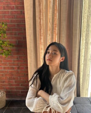 Roh Yoon-seo Instagram - 행복하고, 재밌고, 영광이었던
🌲아무도 없는 숲속에서 🌲 
전의선🫶🍅👩‍⚕️
#Thefrog