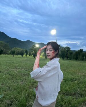 Roh Yoon-seo Instagram - 행복하고, 재밌고, 영광이었던
🌲아무도 없는 숲속에서 🌲 
전의선🫶🍅👩‍⚕️
#Thefrog