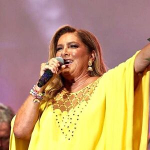 Romina Power Instagram - Ricordando il bellissimo concerto a Bucharest ed il calore della gente, sia dei Rumeni che del pubblico arrivato dall’Italia, dalla Russia, dalla Spagna e dalla Turchia 🫶 e poi un bel incontro a sorpresa con @ramonabadescuofficial 💚