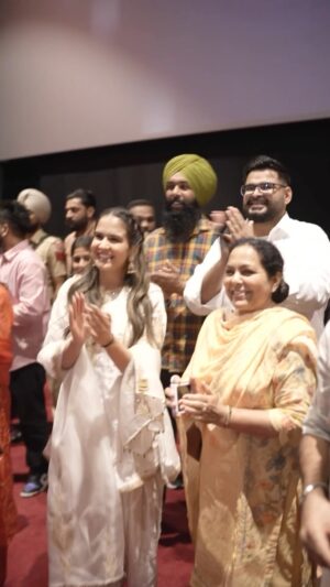 Roopi Gill Instagram - This Cutie 🥰 

Kiddan laggi ji Film?? ♥️

✨BIBI RAJNI IN CINEMAS NOW✨